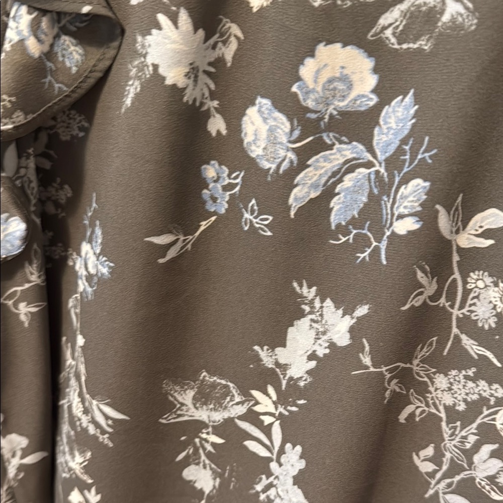 Floral Gray top - Picture 3 of 3